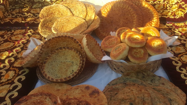 نان در تاجیکستان 