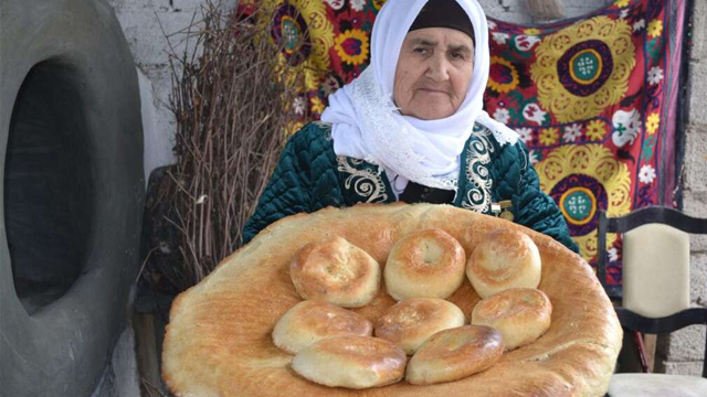 نان در تاجیکستان 